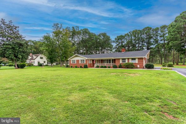 Attached, Backyard, Exterior, Facade, Brick Facade, Ranch