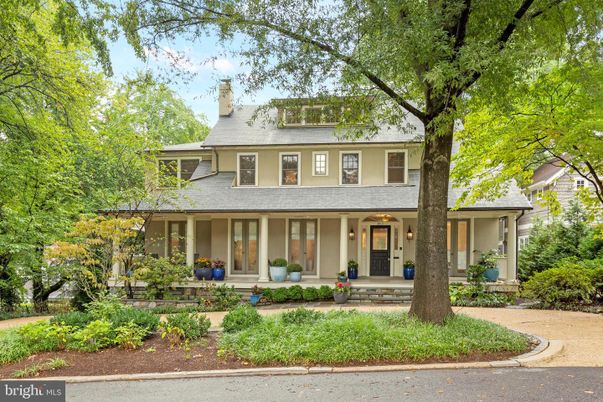 Exterior, Facade, American Foursquare