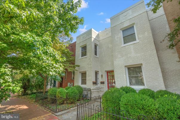 Exterior, Facade, Brick Facade, Rowhouse