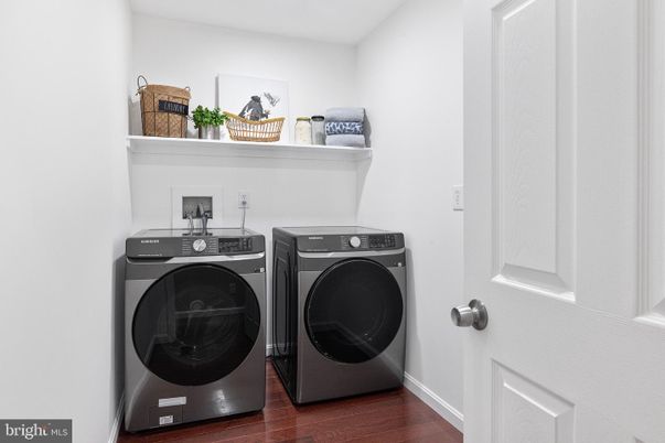 Interior, Washer, Wood Texture Flooring