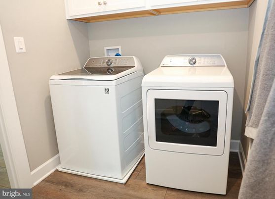 Interior, Washer, Wood Texture Flooring