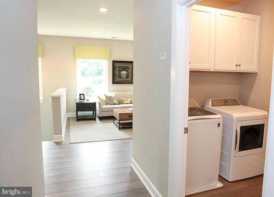 Interior, Recessed Lighting, Washer, Wood Texture Flooring