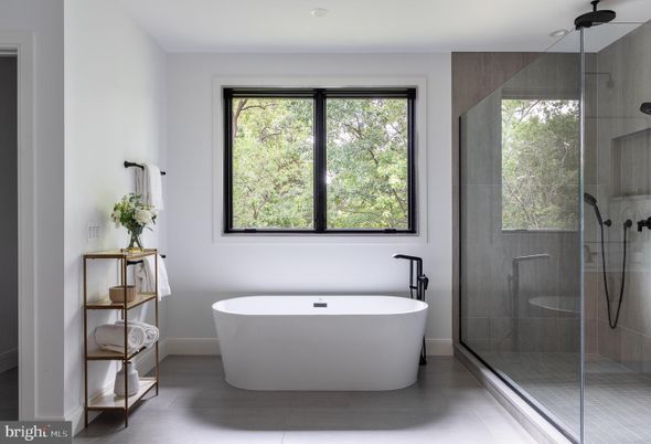 Bathroom, Free Standing Baths, Glass Shower, Interior, Recessed Lighting