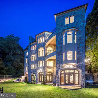Backyard, Exterior, Facade, Rowhouse