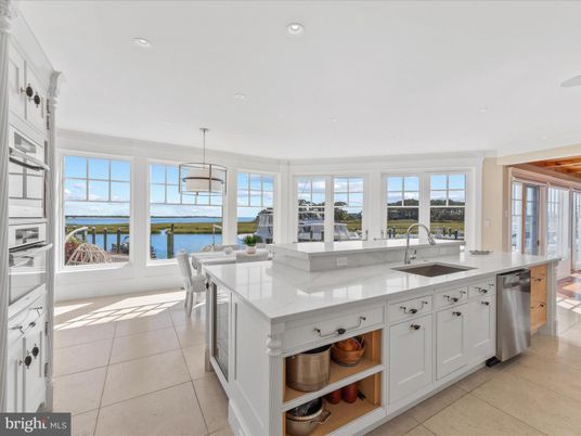 Dining room, Interior, Kitchen, Pendant Lights, Recessed Lighting, Stainless Steel Appliances, Water