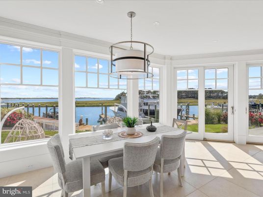 Dining room, Interior, Pendant Lights, Recessed Lighting, Water