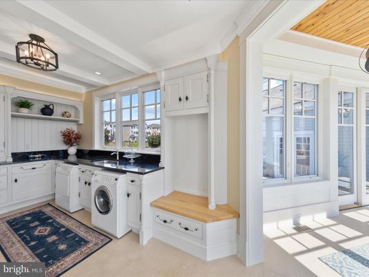 Interior, Kitchen, Recessed Lighting, Washer, Wooden Ceilings