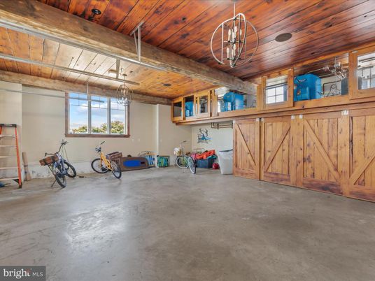 Empty room, Interior, Wooden Beams, Wooden Ceilings