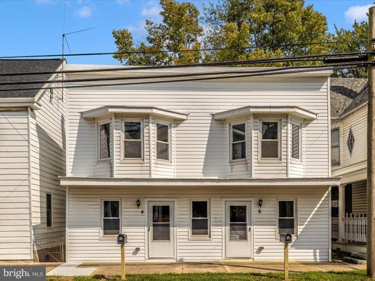 Exterior, Facade, American Foursquare