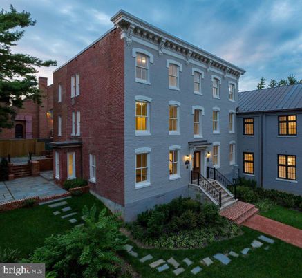 Exterior, Facade, Brick Facade, Rowhouse