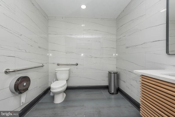 Bathroom, Interior, Marble Walls, Recessed Lighting