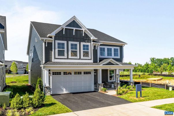 Attached, Exterior, Facade, Farmhouse