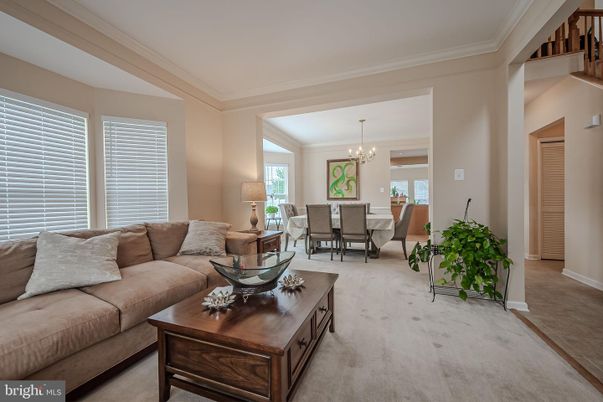 Chandelier, Dining room, Interior, Living room