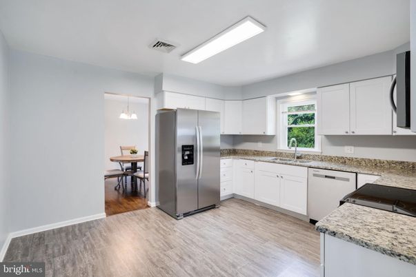 Dining room, Interior, Kitchen, Pendant Lights, Stainless Steel Appliances, Wood Texture Flooring