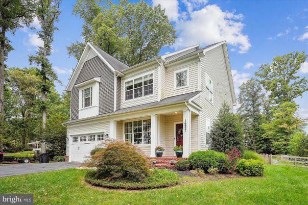 Attached, Exterior, Facade, Farmhouse