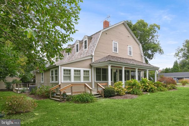 Backyard, Exterior, Facade, Queen Anne Victorian