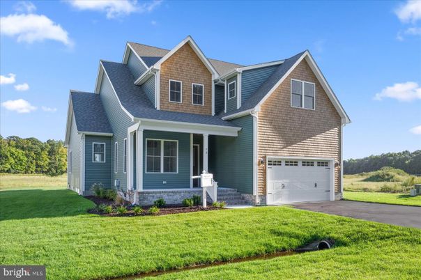 Attached, Exterior, Facade, Farmhouse
