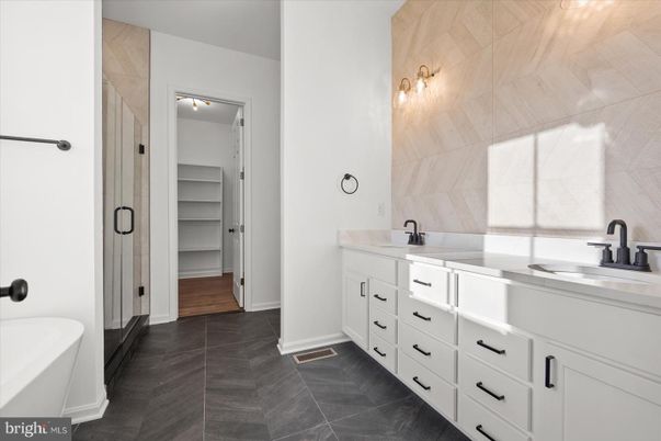 Bathroom, Dual Sink Vanities, Interior, Walk-in Closets