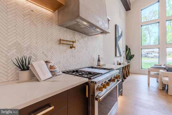 Dining room, Interior, Kitchen, Stainless Steel Appliances, Wooden Beams, Wood Texture Flooring