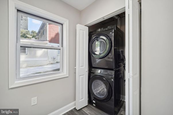 Interior, Utility Closets, Washer, Wood Texture Flooring