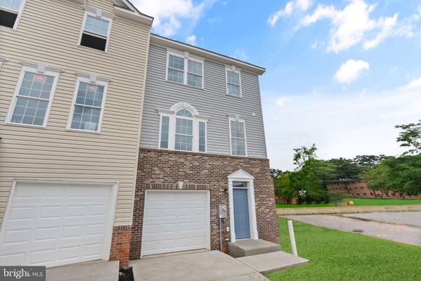 Attached, Exterior, Facade, Brick Facade, Rowhouse