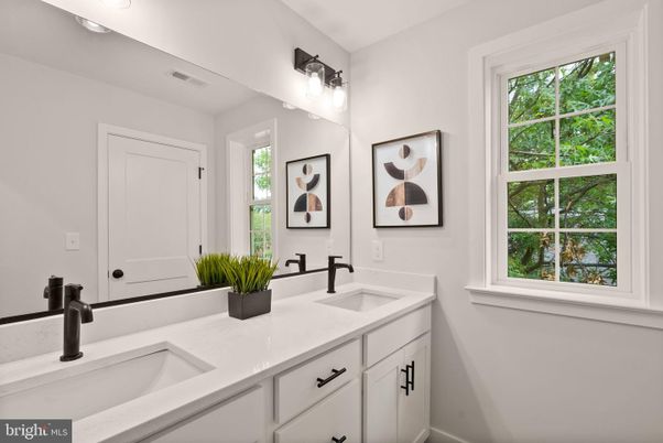 Bathroom, Dual Sink Vanities, Interior