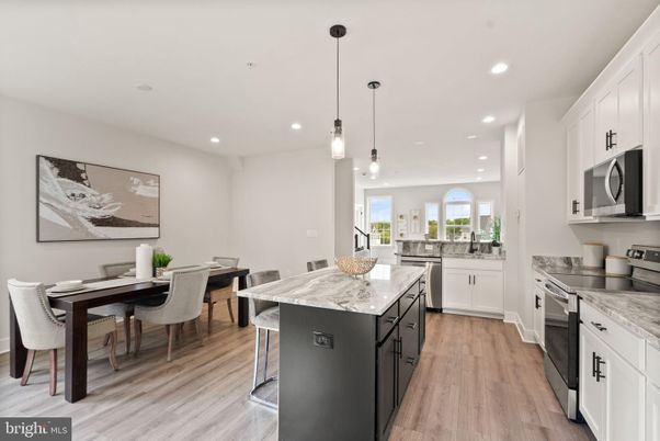 Dining room, Interior, Kitchen, Pendant Lights, Recessed Lighting, Wood Texture Flooring