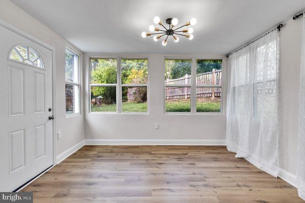 Empty room, Interior, Pendant Lights, Wood Texture Flooring
