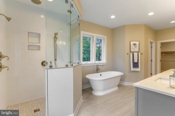 Bathroom, Dual Sink Vanities, Free Standing Baths, Glass Shower, Interior, Recessed Lighting