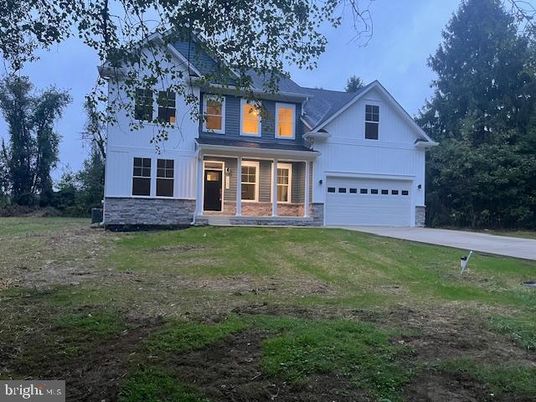 Attached, Exterior, Facade, Farmhouse