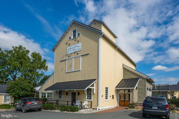 Exterior, Facade, Farmhouse