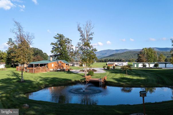 Exterior, Lake