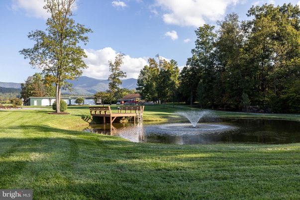 Exterior, Lake