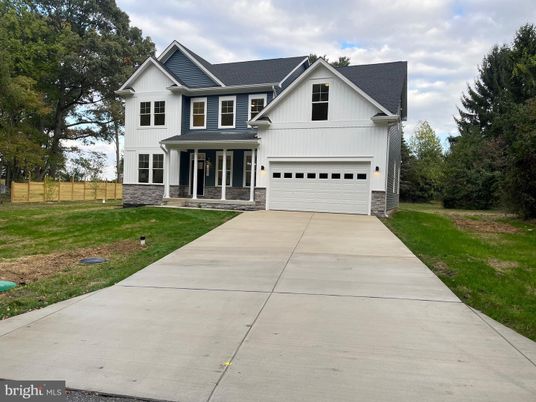 Attached, Exterior, Facade, Farmhouse