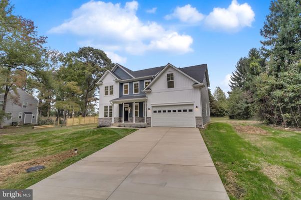 Attached, Exterior, Facade, Farmhouse