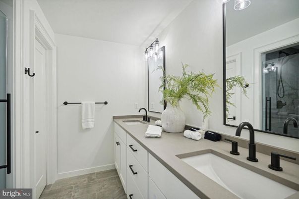 Bathroom, Dual Sink Vanities, Interior