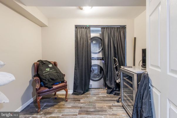 Interior, Washer, Wood Texture Flooring