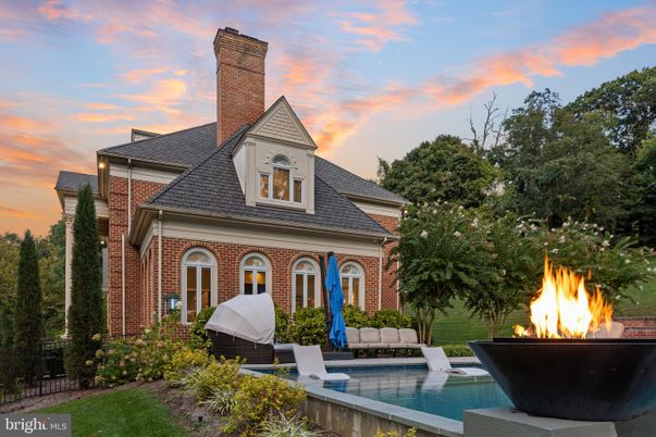 Exterior, Facade, Brick Facade, Pool, Georgian