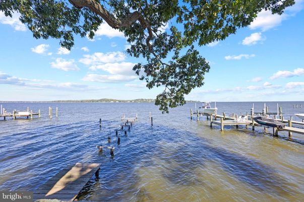 Exterior, Lake