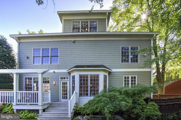Exterior, Facade, American Foursquare