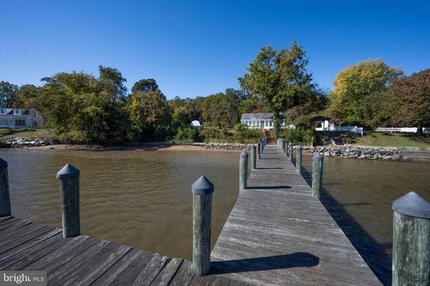 Exterior, Lake