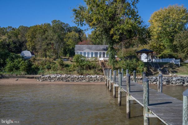 Exterior, Lake