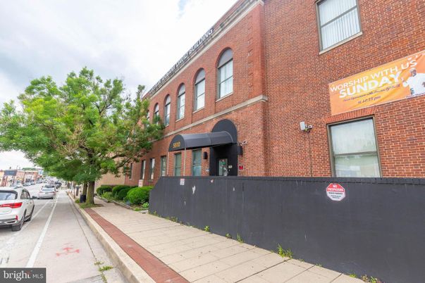 Exterior, Facade, Brick Facade, Rowhouse
