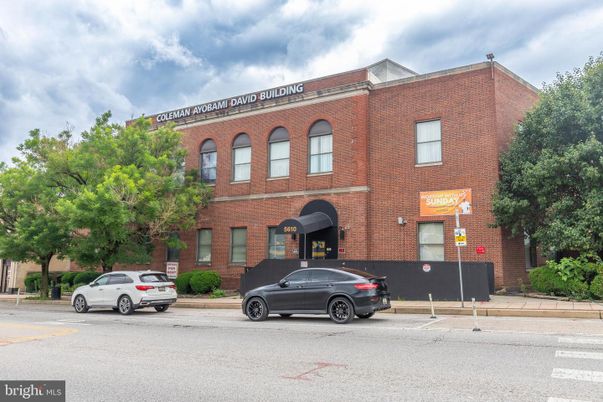 Exterior, Facade, Brick Facade, Rowhouse