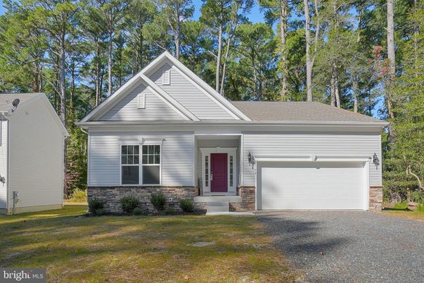Attached, Exterior, Facade, Ranch