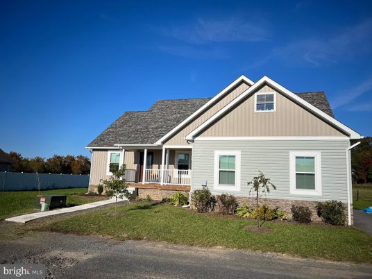 Exterior, Facade, Farmhouse