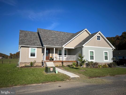 Exterior, Facade, Farmhouse