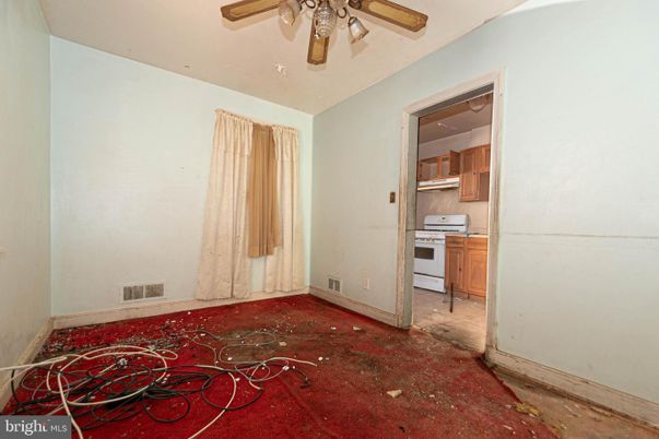 Empty room, Interior