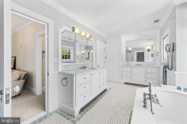Bathroom, Dual Sink Vanities, Interior