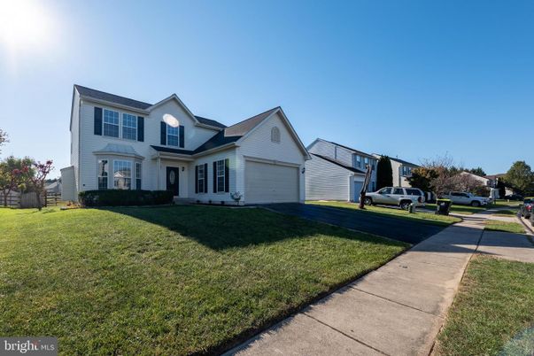Attached, Exterior, Facade, Farmhouse